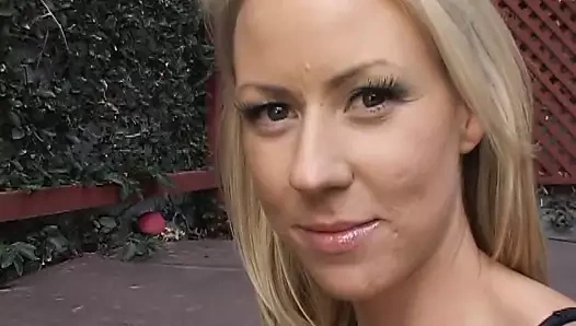 Sıcak üçlü ile yeni komşu