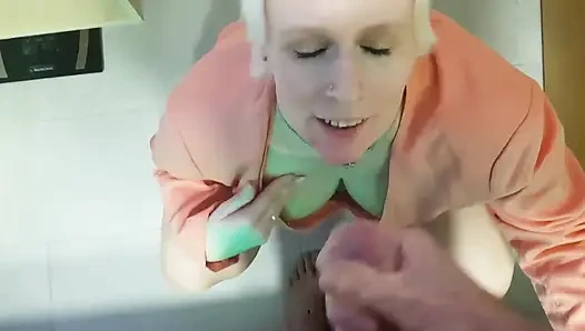 CFNM Oral Seks ve Cum Yutma