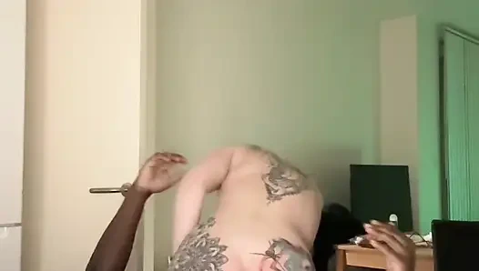 Canavar büyük zenci yarağı ile gece geç saatlerde sikiş