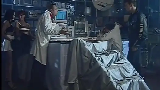 Göt deliğinde bir dildo yeterli olmadığında, işte yalamak için deneyimli bir dil geliyor!