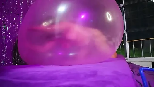 Çıplak ve aşırı şişirilmiş wubble topuna biniyor - 3. raunt - tavşan looner