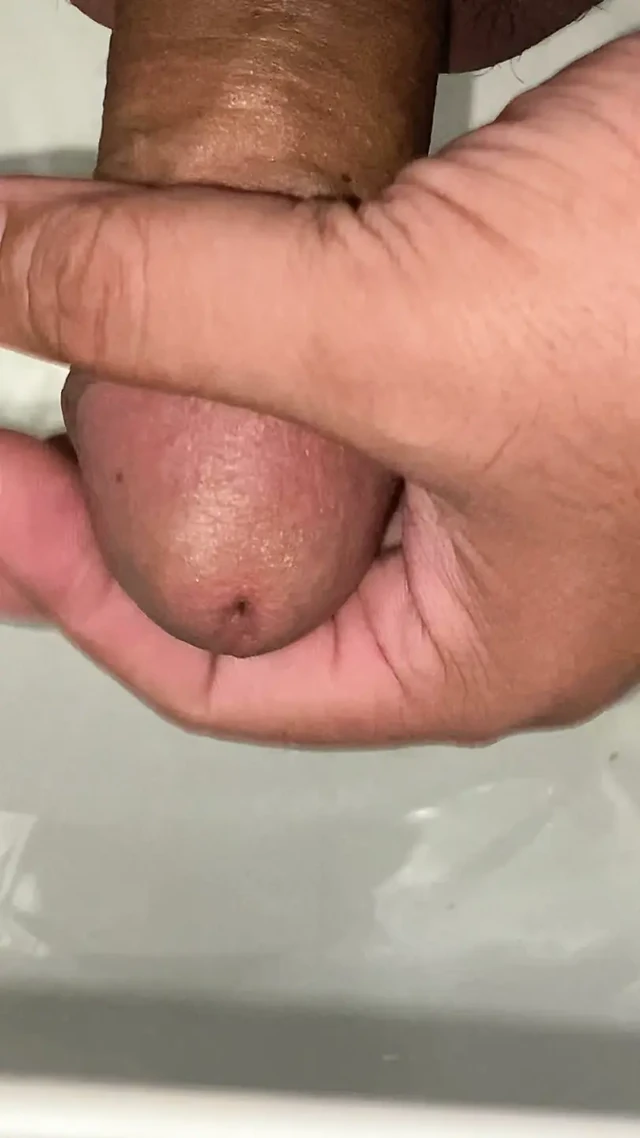 Gerçekten ateş gibi bir sikim var ve içine bir delik açmaya çalışıyorum, tüm o gazı içine boşaltmak için
