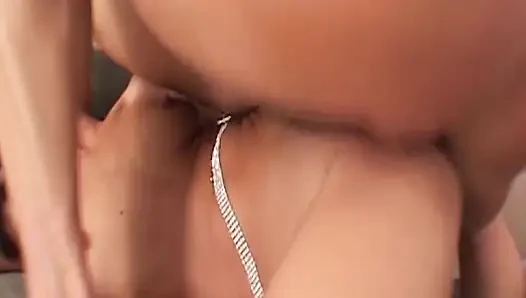 Ahegao ağlayana kadar amını parmaklıyor