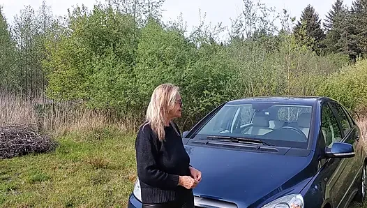 Büyükanne Göğüsleriyle Oynuyor!