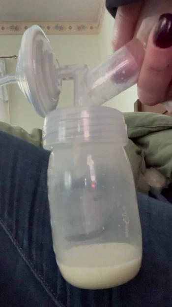 Накачка грудного молока перед работой.