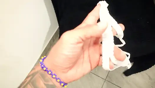 Üvey annemi dolapta saklanırken izledim ve sonra bana sakso çekti