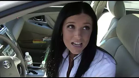 India Summer çok büyük yaraklı bir adam tarafından gerçekten iyi sikiliyor