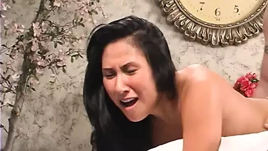 Seksi olgun sürtük sıkı amcığıyla sert yarağa biniyor ve sikiliyor domaltarak