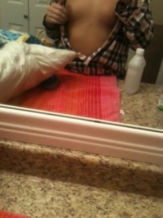 Sıcak gf oynama ile ona küçücük memeler