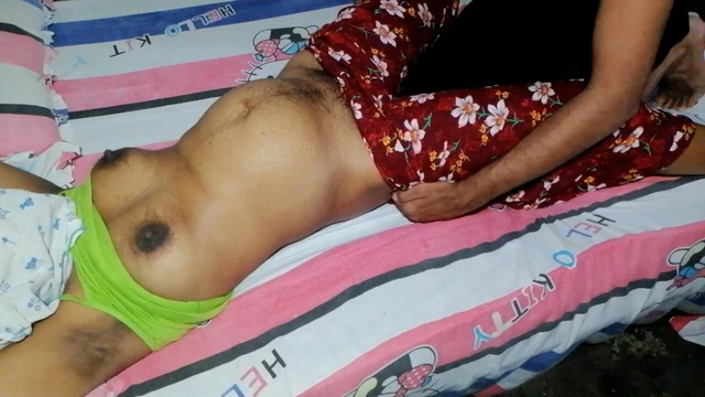 18+ Asyalı evli kadın birçok kez fışkırtıyor, sert ve uzun sikişiyor