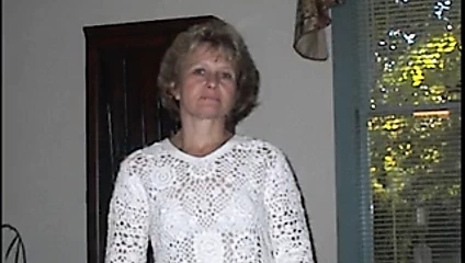 Omapass olgunlaşır ve milfs resimde çıplak pozlar verir