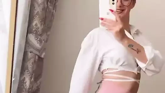 Öznur Güven külotsuz