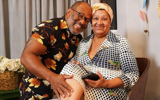 72 yaşındaki iri güzel üvey anne sert yumrukla sikiliyor