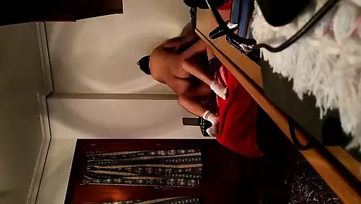 Karım arkadaşını seviyor hepimize yardım et