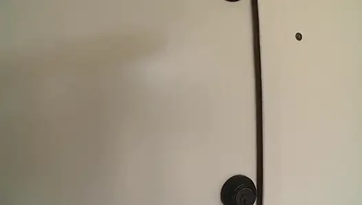 İyi görünümlü hatun erkeğini öpüyor ve amını yalamasına izin veriyor