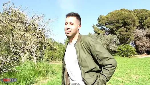 Sevimli genç İspanyol genç bella rico ormanda Kevin White tarafından sikiliyor