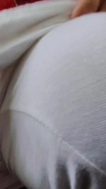 Незабываемый момент из "Деревенского секса на улице, горячая тугая маленькая киска трахает девушку дези хинди"