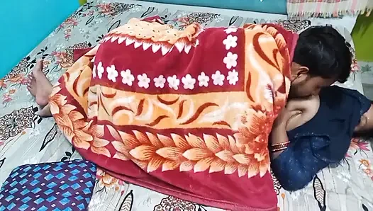 Çok güzel Hintli çift sikişiyor.