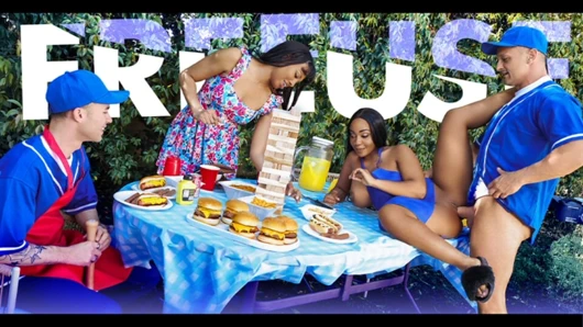 Üvey babanın günü sikiş festivali: Lily'nin saksoları ve sert sondajı Dorian'ın yaşayan en mutlu üvey baba olmasını nasıl sağlıyor