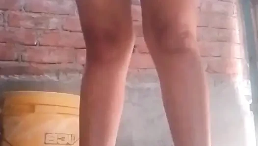 Ben güzel bir Hintli desi kızım ve bu benim videom. Basit, doğal ve kendime güveniyorum. Gerçek olmayı ve göstermeyi seviyorum