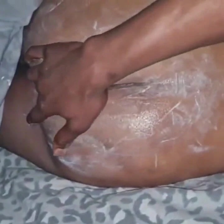 Babam bana harika tutkulu seks masajı yapıyor