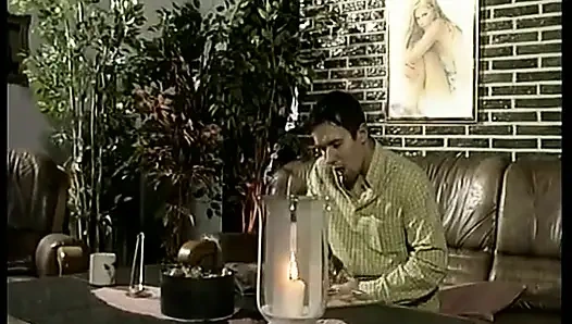 Almanya'dan orta yaşlı seksi kadın üç yollu çifte sikilmek için burada