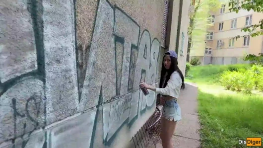 Graffiti çizim hooligan ormanda yarakla cezalandırılıyor - külota boşalma