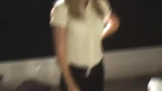 Sıcak sarışın sigara (js)