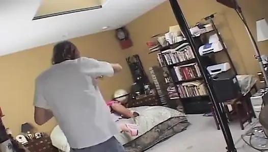 Büyük memeli sarışın orta yaşlı seksi kadın yatakta sikiliyor