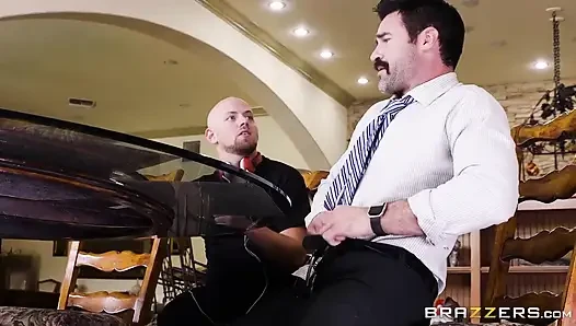 Brazzers - çaresiz pta üvey anne evin etrafında riskli saklambaç oyununda öğretmeni baştan çıkarıyor