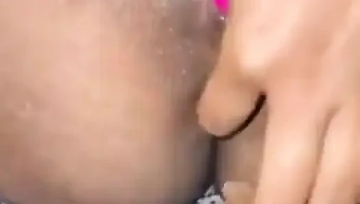 Tombul evli kadın parmaklıyor