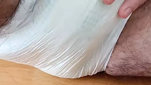 Bebek bezinde çaresiz işemek (ve osuruk) - daha sonra abdl dl ovuşturarak