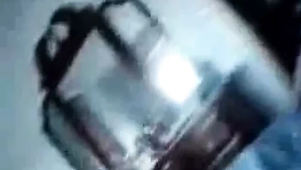 O güzel kızı parmakla