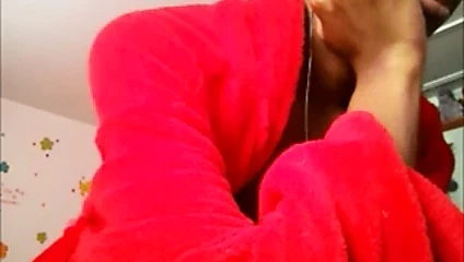 Foxy, mr'a vücudunu gösteriyor. soymak