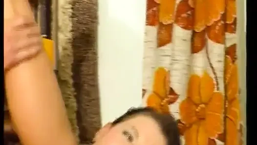 Almanyalı amatör hatun her iki deliğini de siktirmeyi seviyor
