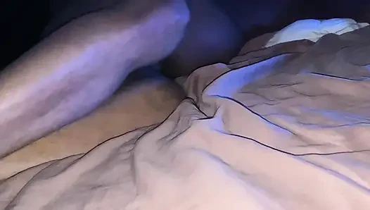 Seksi büyük götlü zenci Afrikalı genç tatlı yarak ıslak sulu amcıkla sikişiyor bakış açısı