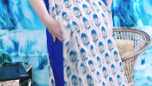 Evli kadın kamerada yaramazlık yapıyor