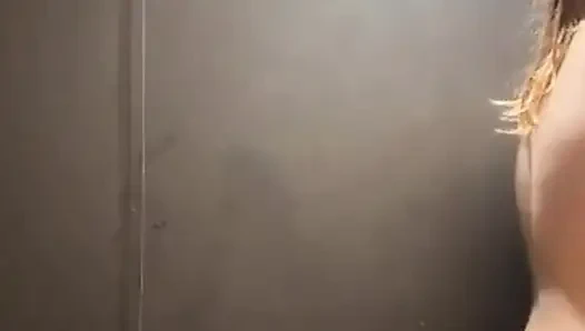 Blowjob. Göt deliğini parmaklıyor. Ateşli amcık. Sikiş memeler ve döl