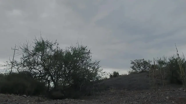 Arkadaşını ziyaret ettikten sonra dışarıda mastürbasyon yapıyor