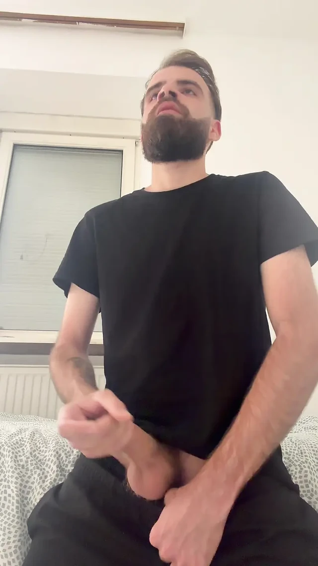 Odamda yalnızım