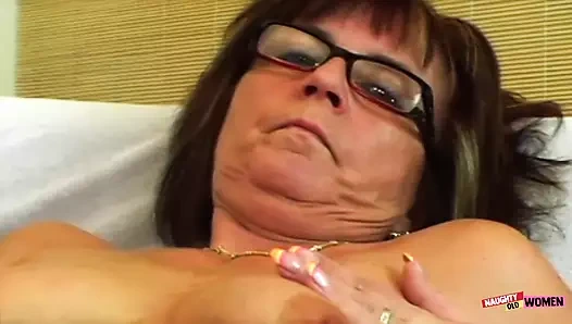 Yaramaz nine Jana yarağını içine sokmadan önce nazikçe kendini ovmasını sağlıyor