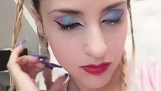 Merhaba bebeklerim! Hafta sonu tatiline başlamak için sana bir video bırakıyorum! Beğen ve beğensen yorum yap!