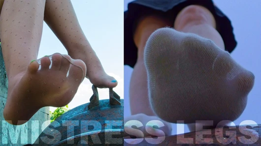 Naylon diz çoraplı ve beyaz çoraplı sevimli ayaklar açık havada seni yakın çekimle azdırıyor