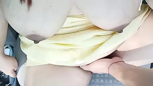 Dogging karısı, yabancının büyük göğüslerine ve kedisine dokunmasına izin verir