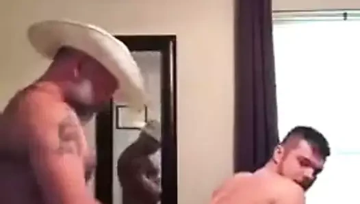 Şanslı kovboy büyük şişman götü sikiyor