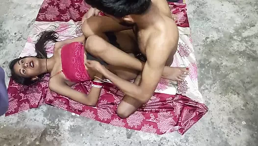 Hintli genç ateşli köy geceleri sikişiyor