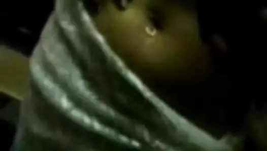 Desi kız açığa büyük göğüsler ve sıkı kedi