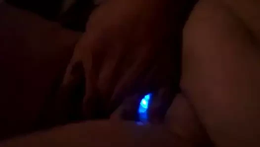 Adım anne benim için oynuyor