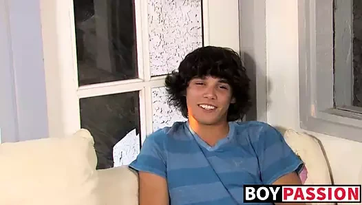 genç adam kıçını parmaklar ve mastürbasyon sonra röportaj