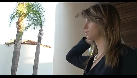 Meme uçları pirsingli ateşli genç kız sikiliyor